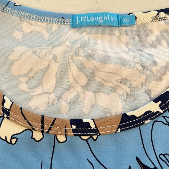 J. McLaughlin Signature Tee in a blue/brown floral pattern - Picture 8 of 10